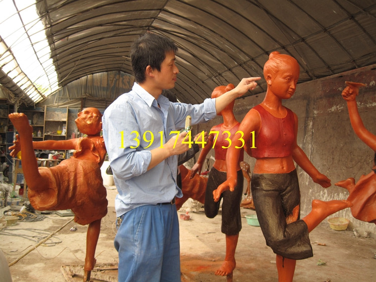 小孩玩耍