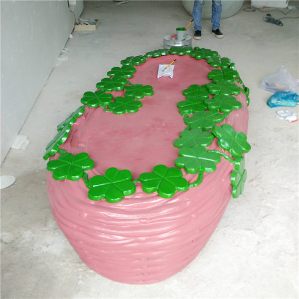 鸡框雕塑