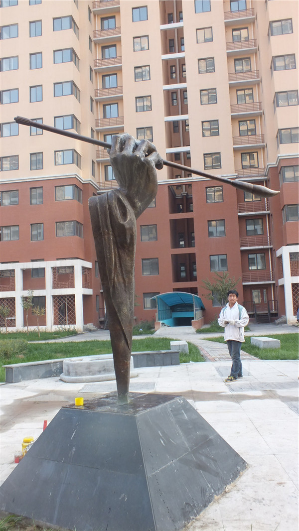 玻璃钢雕塑展示效果及与铸铜雕塑有什么区别？
