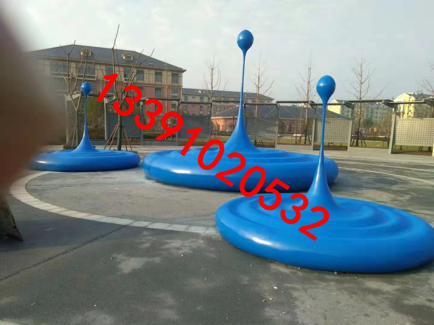 不锈钢雕塑和玻璃钢雕塑该如何选择呢？