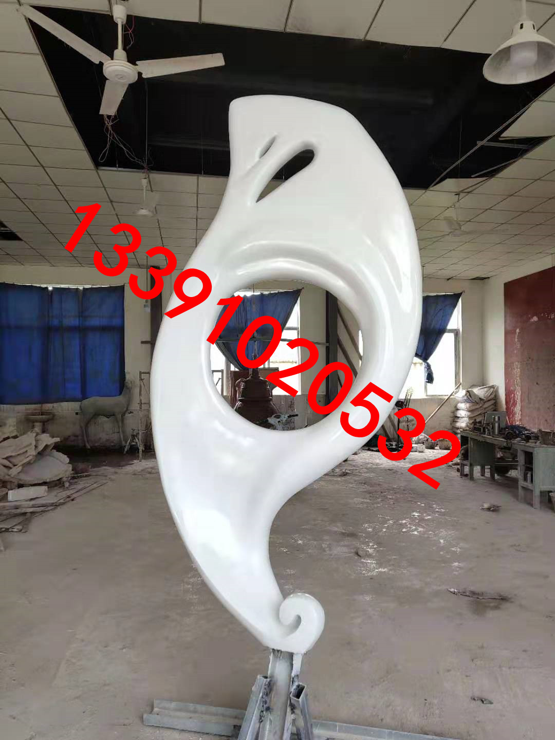 玻璃钢雕塑厂家制作商场美陈提升门店形象
