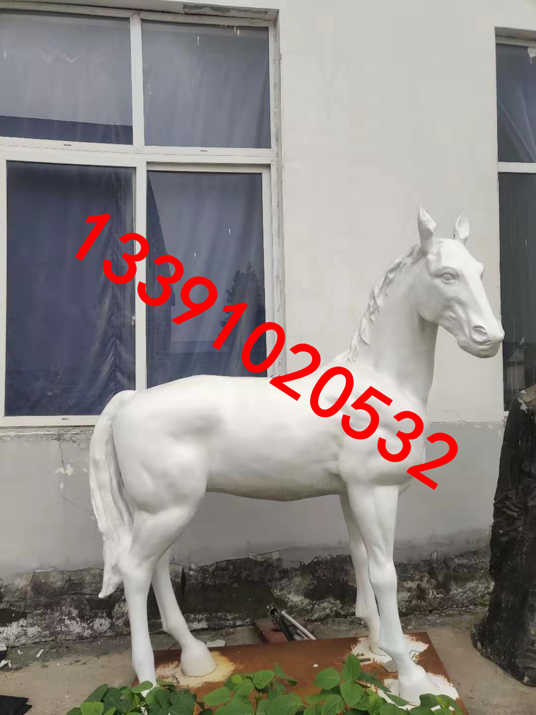 讲述玻璃钢雕塑如何在城市景观中创造视觉奇观
