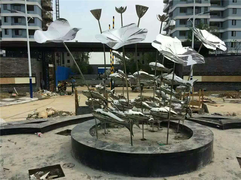荷花荷叶鱼群